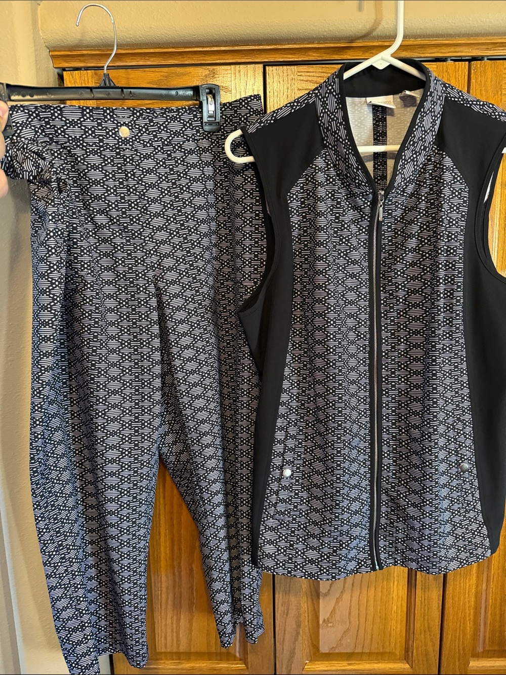 Weekends by Chico's-Black & White Patterned Pants & Sleeveless Full Zip Vest Set - Picture 1 of 14